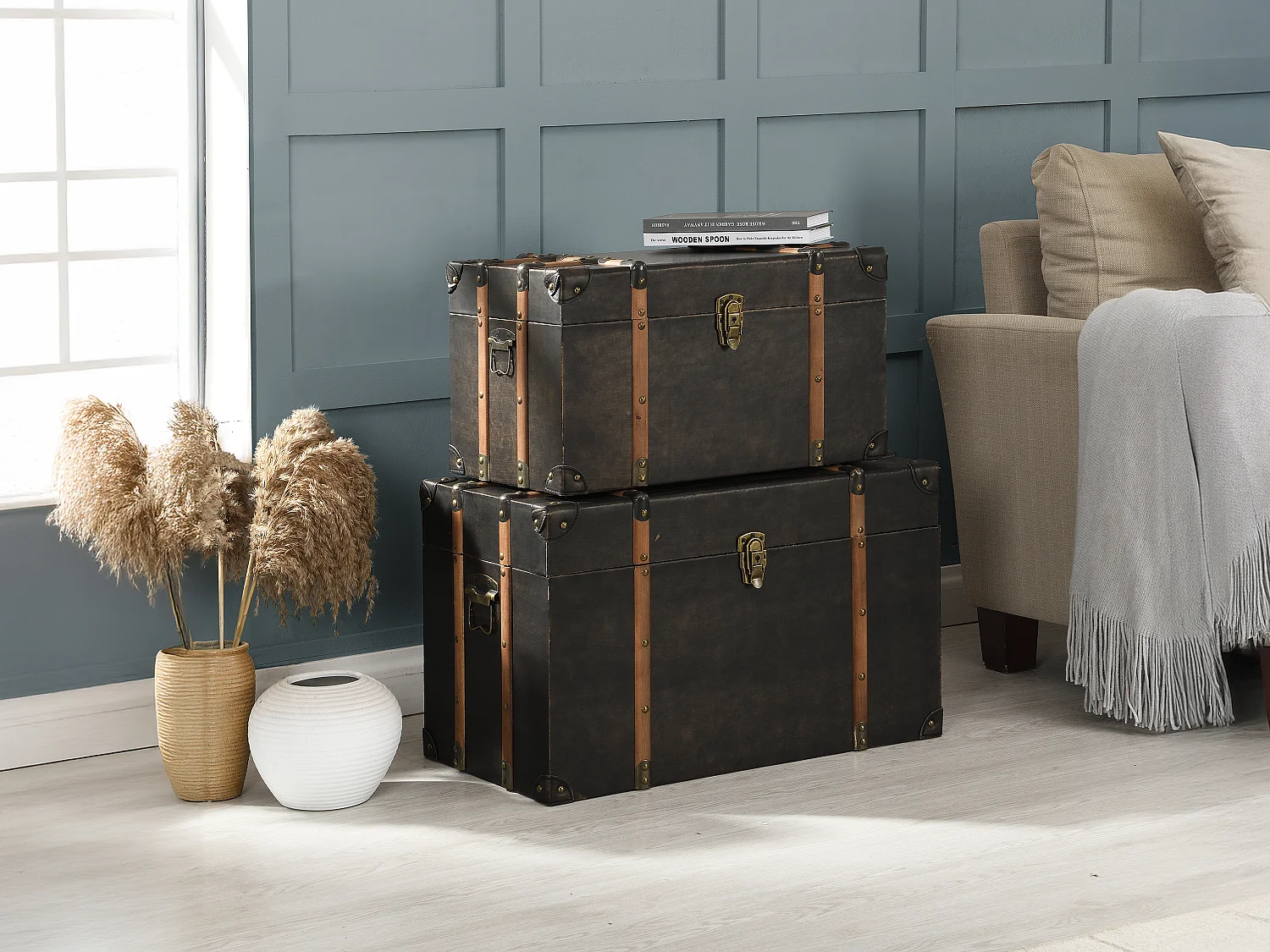 Lot de 2 malles en bois et MDF - Revêtement en simili - L. 64 x P. 39 x H. 34 cm et L. 54 x P. 30 x H. 30 cm - Marron foncé - MAHALIA