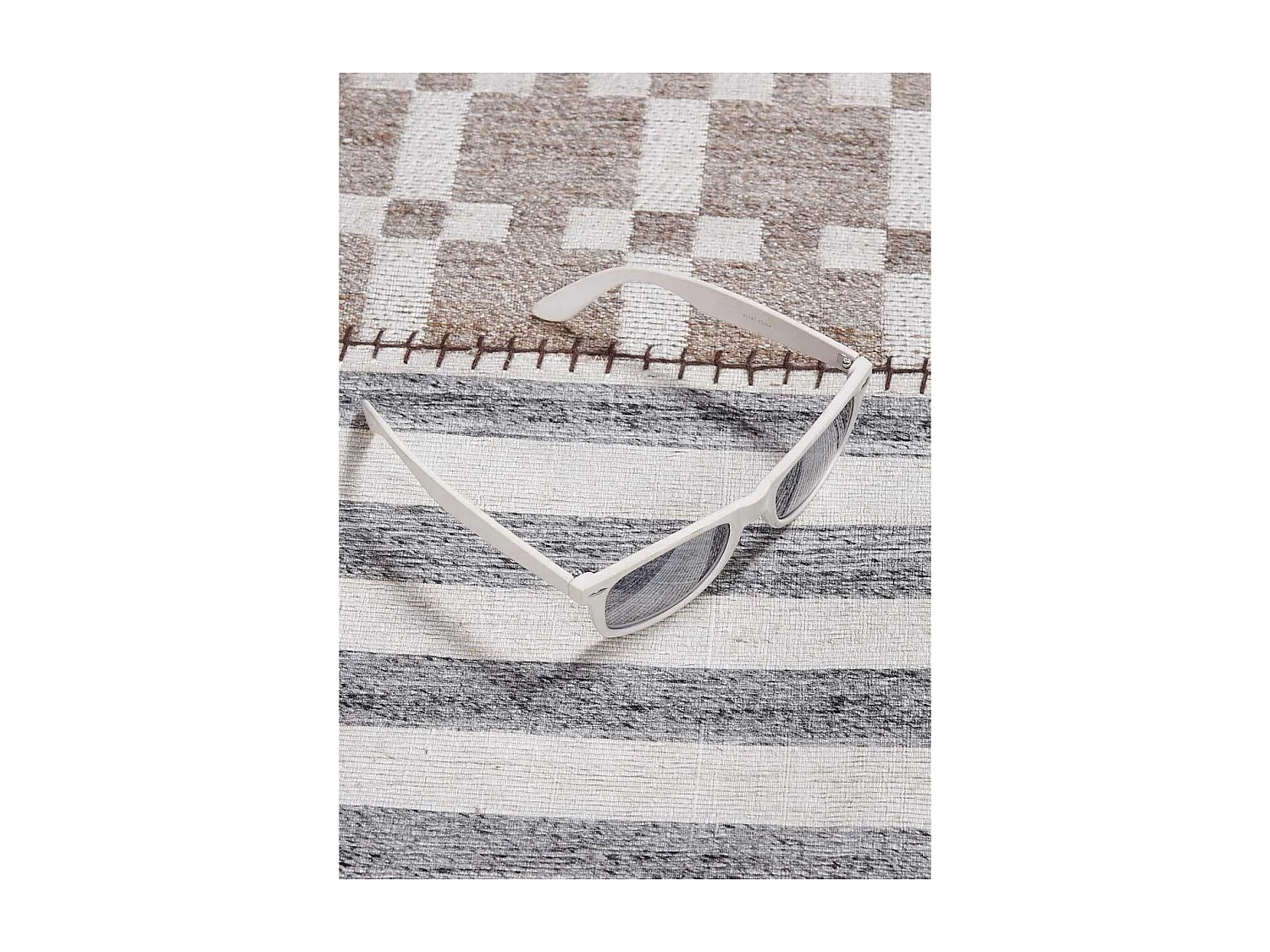 Tapis kilim 80x140 rectangle fait à la main en laine ivoire motif géométrique