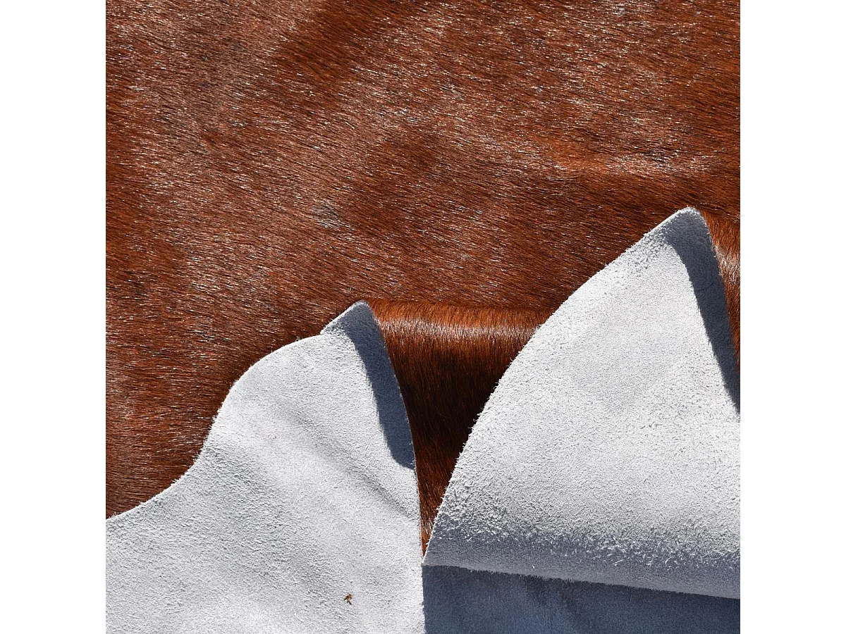 Tapis peau de vache 160x180 kilm fait à la main marron et beige