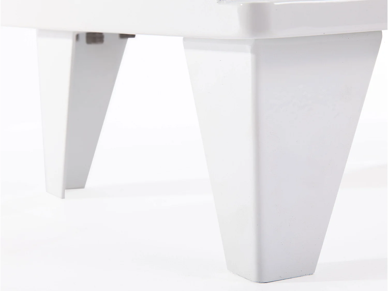 Poêle à éthanol 1,5kW design carré en acier blanc avec pieds