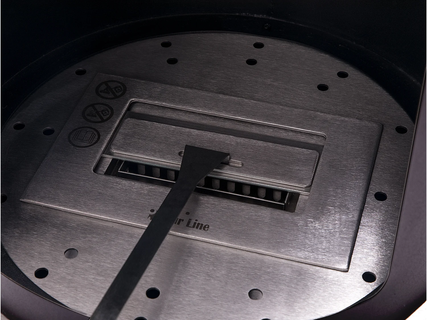 Estufa de etanol en acero negro con puerta corredera de cristal templado