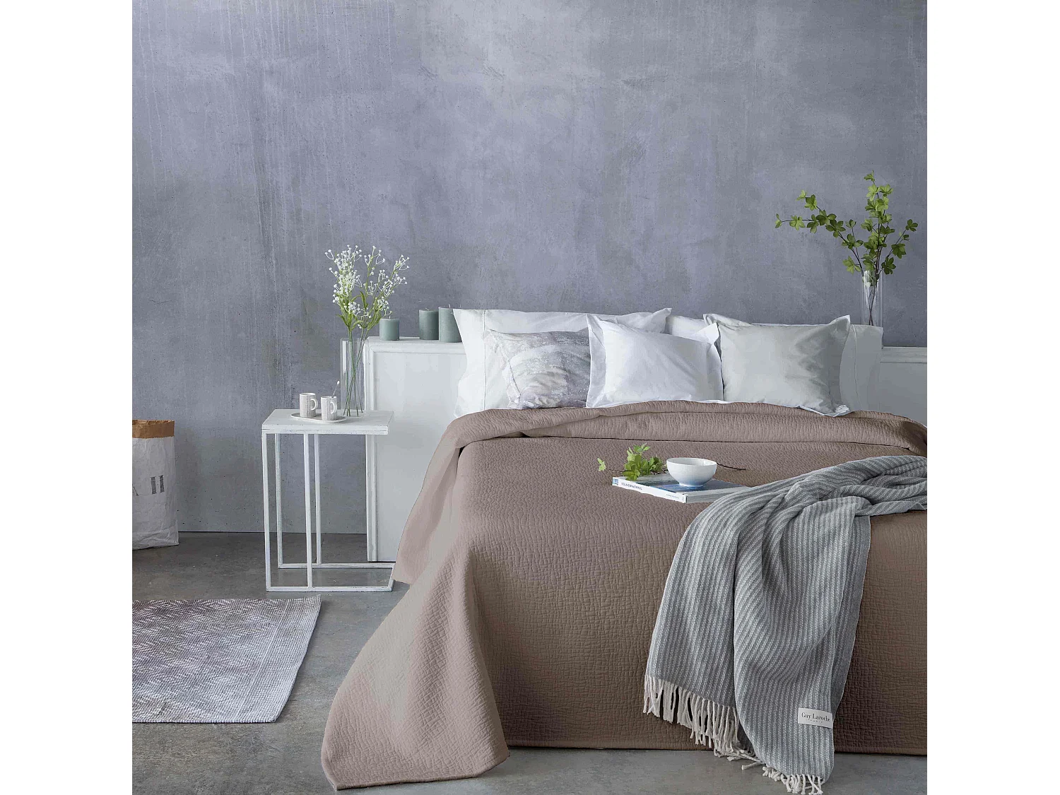 Guy Laroche Aardebruine sprei 230x270 cm