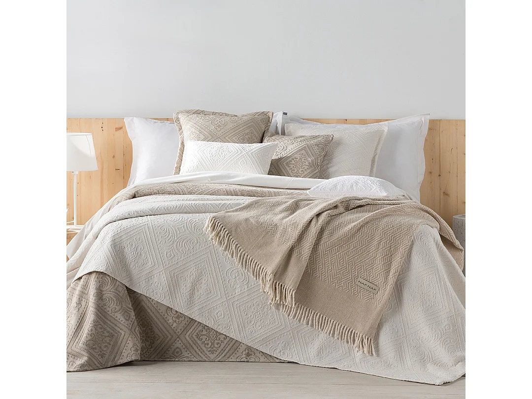 Naf Naf Briance beige sprei 180x270 cm