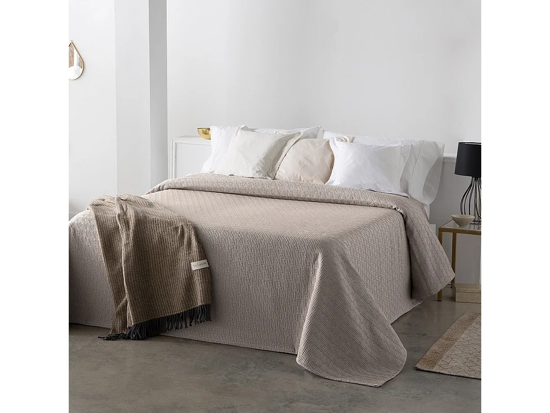 Guy Laroche sprei Guy aarde 180x270 cm