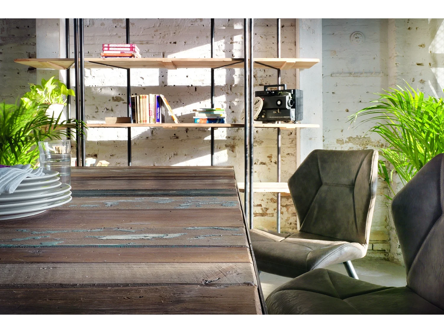 Lot de 2 chaises rembourrées taupe avec pieds métalliques noirs