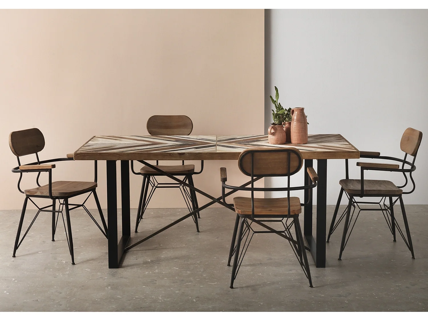 Sillón estructura metal asiento y respaldo de madera