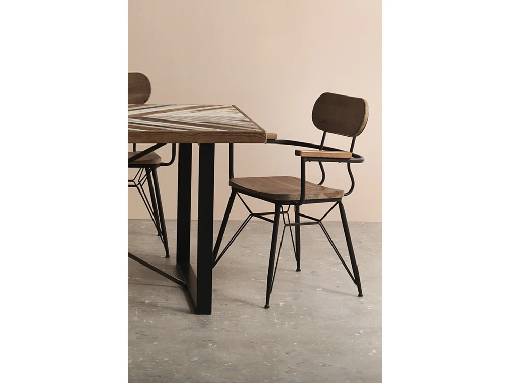 Sillón estructura metal asiento y respaldo de madera