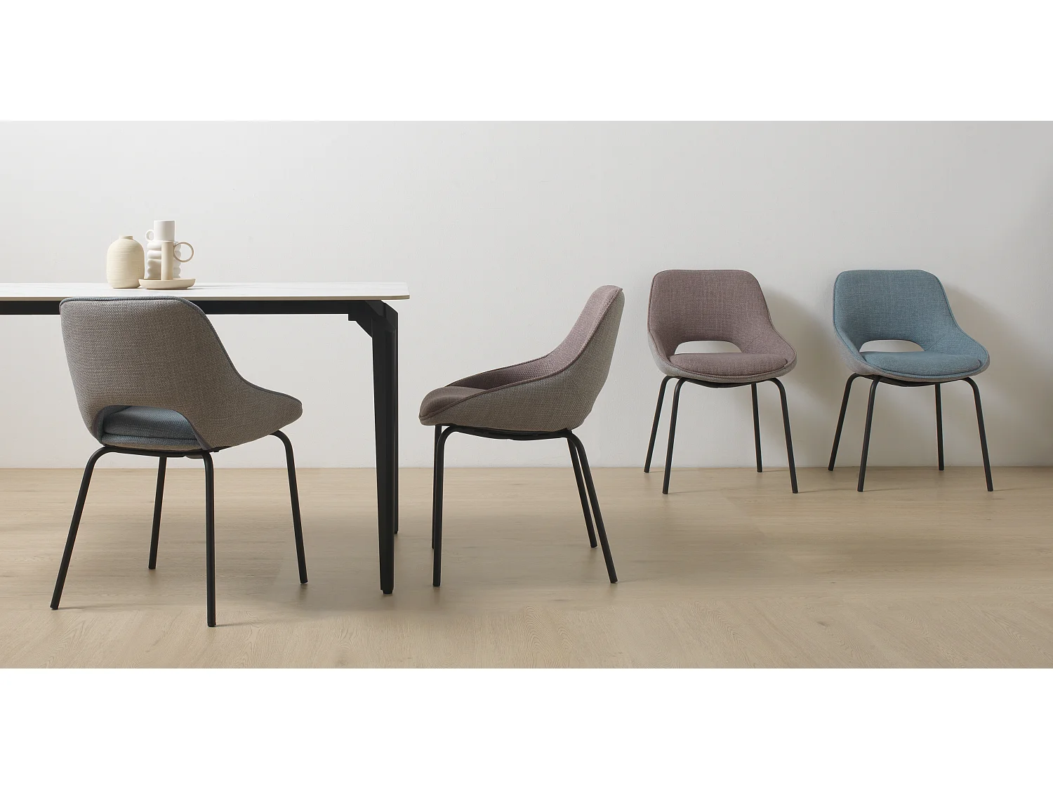 Lot de 4 chaises rembourrées bicolores bleu/gris avec pieds métalliques noirs