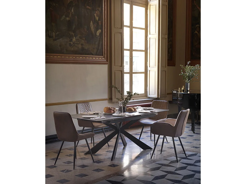 Set 2 poltrone imbottite bicolore con gambe in metallo nero