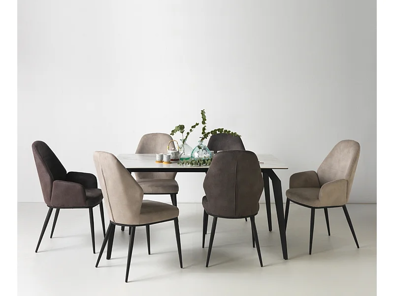 Lot de 2 chaises rembourrées gris foncé avec pieds métalliques noirs