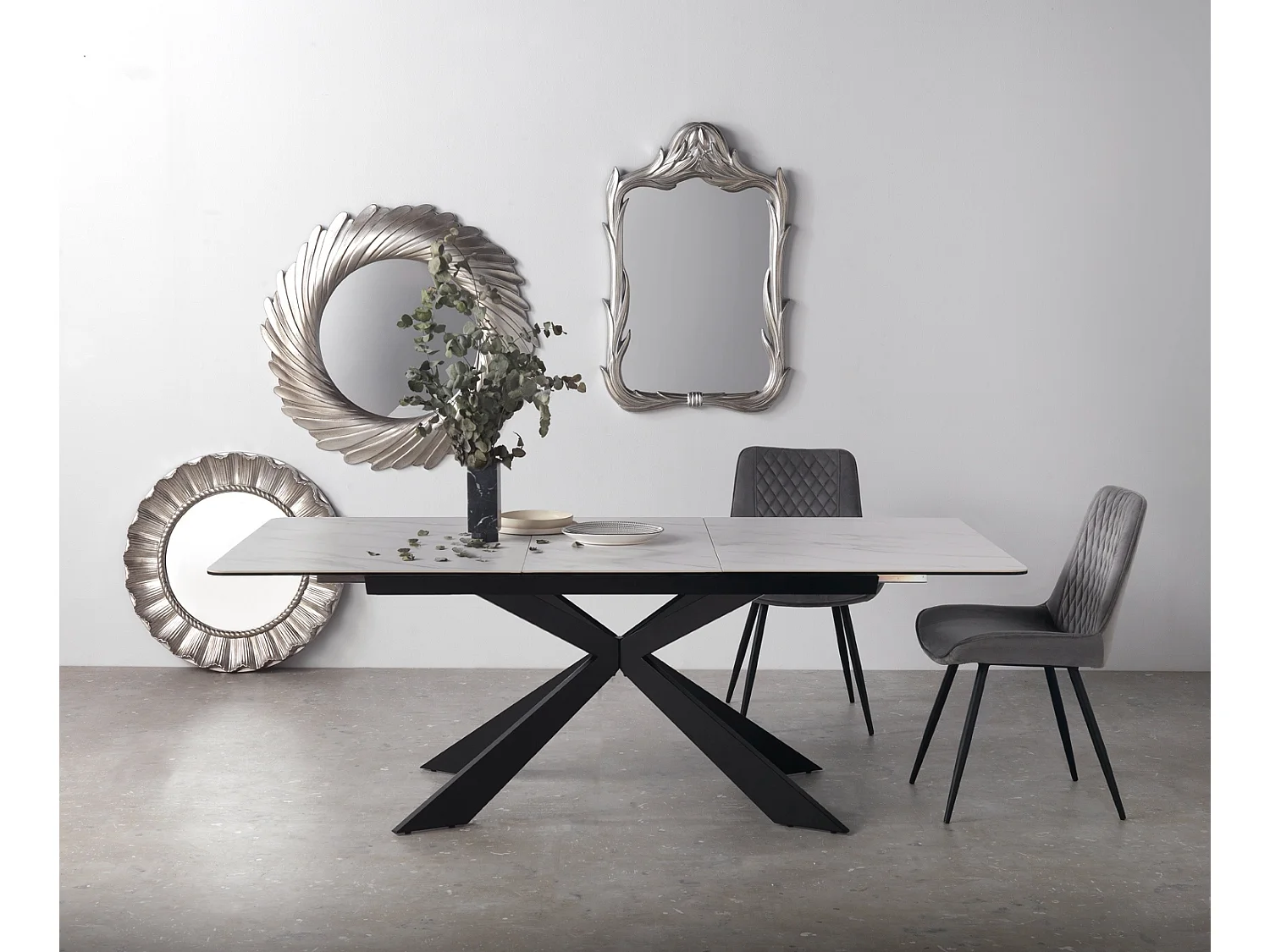 Lot de 2 chaises rembourrées  grises avec pieds métalliques noirs