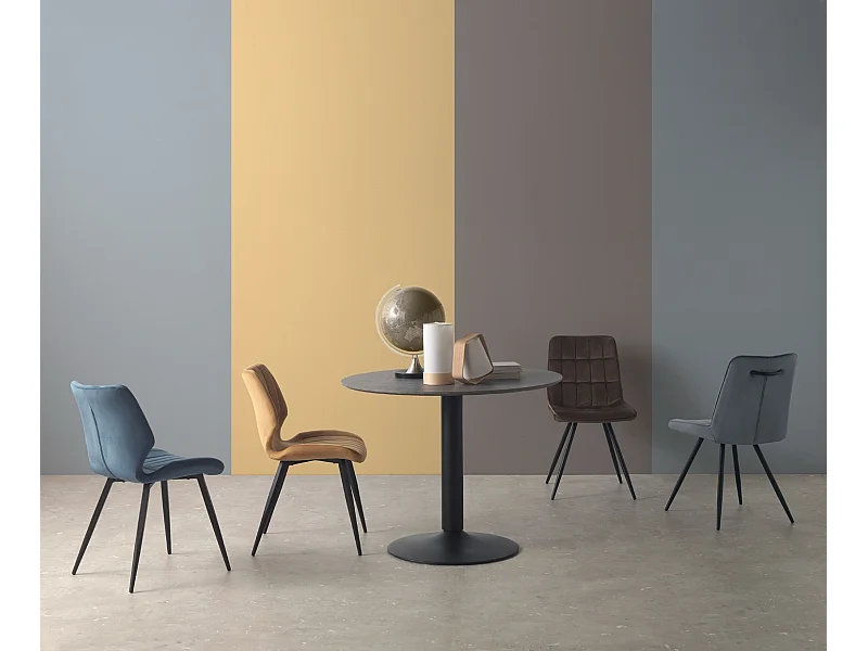 Packung mit 2 senffarbenen Polsterstühlen mit schwarzen Metallbeinen