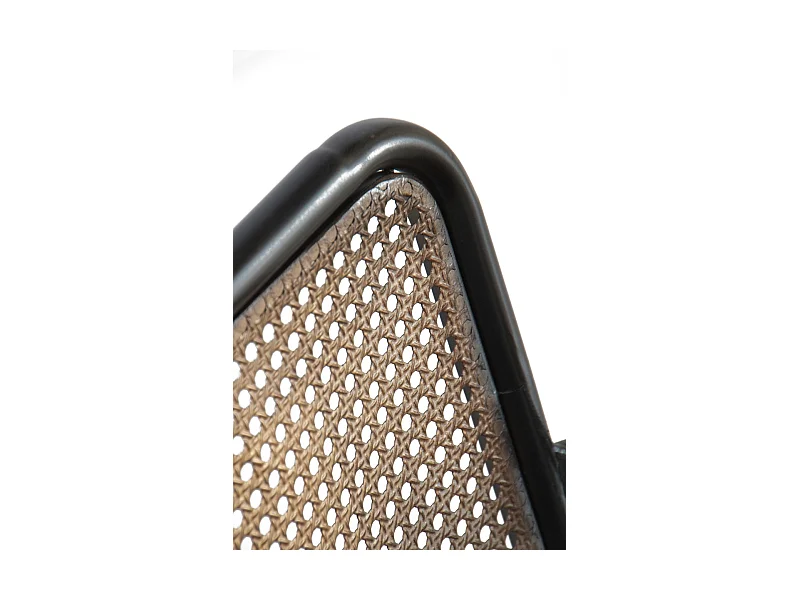 Cadeira de braços com costas em bronze e estrutura metálica preta