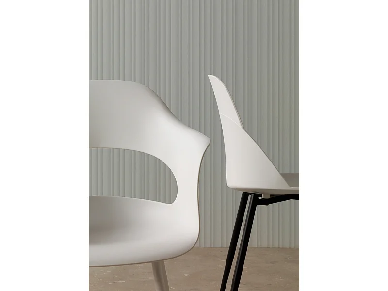 Lot de 4 fauteuils en PP blanc avec pieds métalliques