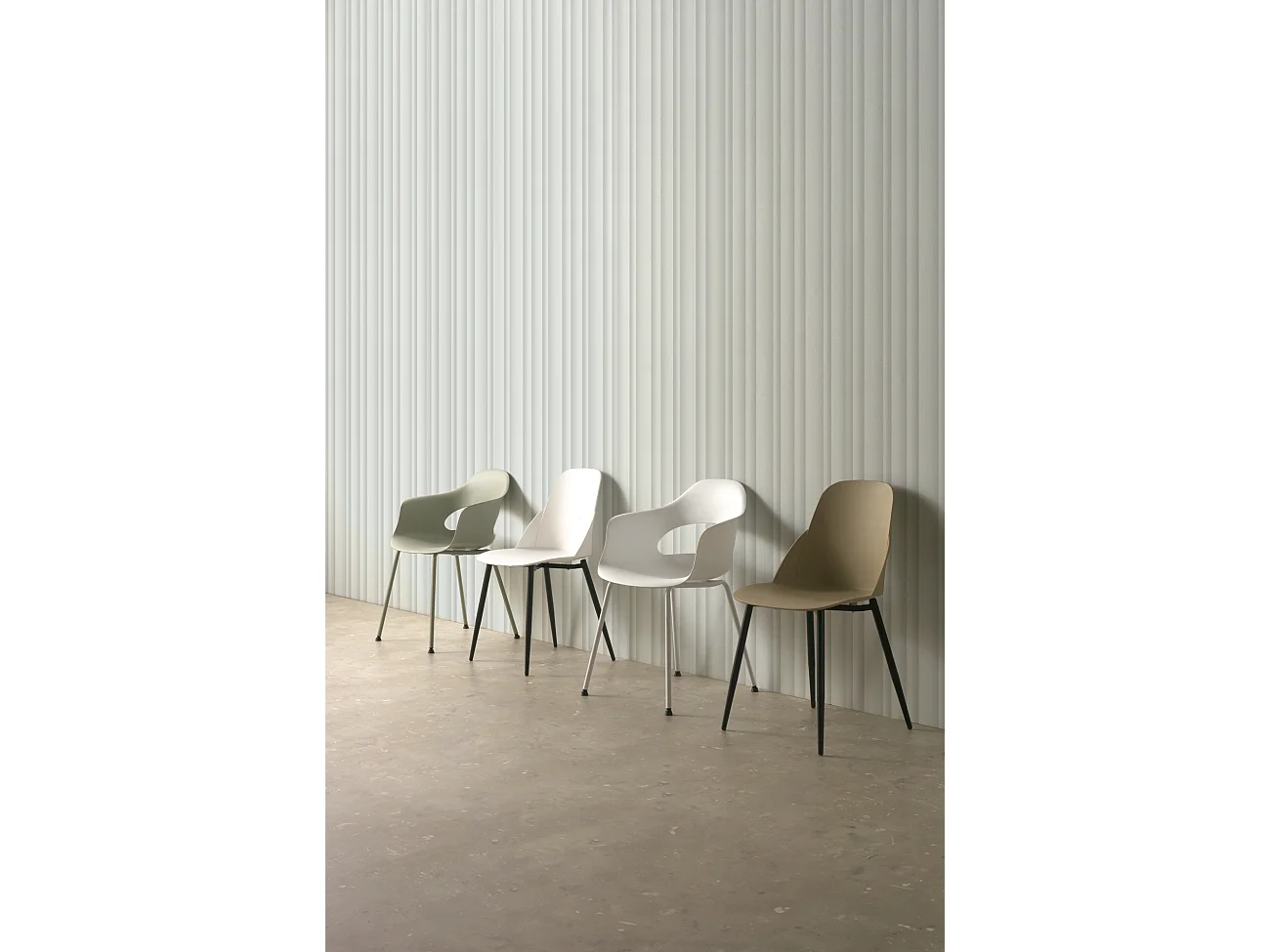 Pack 4 sillones pp color pistacho con patas metálicas