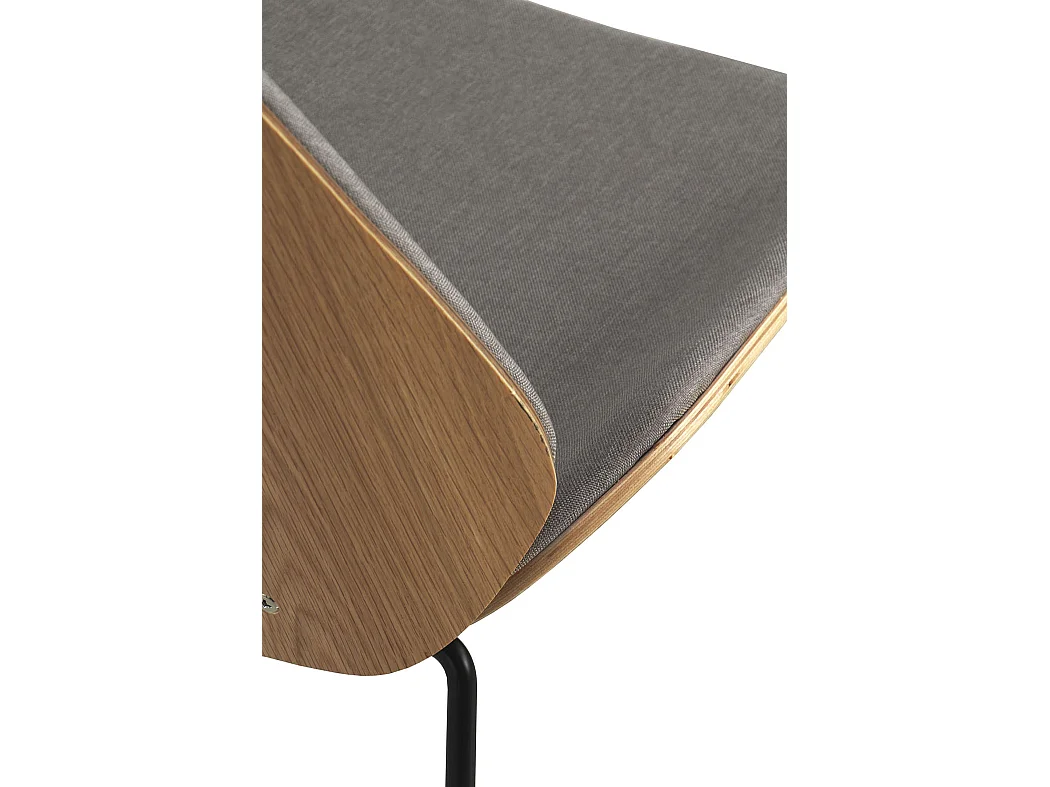 Packung mit 2 gepolsterten Holzstühlen mit schwarzen Metallbeinen