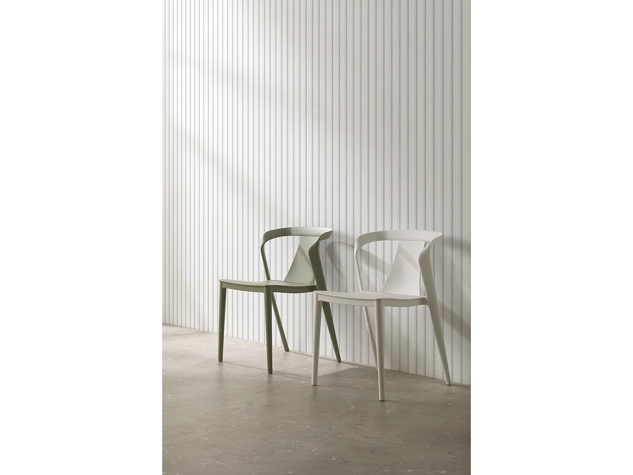 Lot de 4 chaises en PP blanc