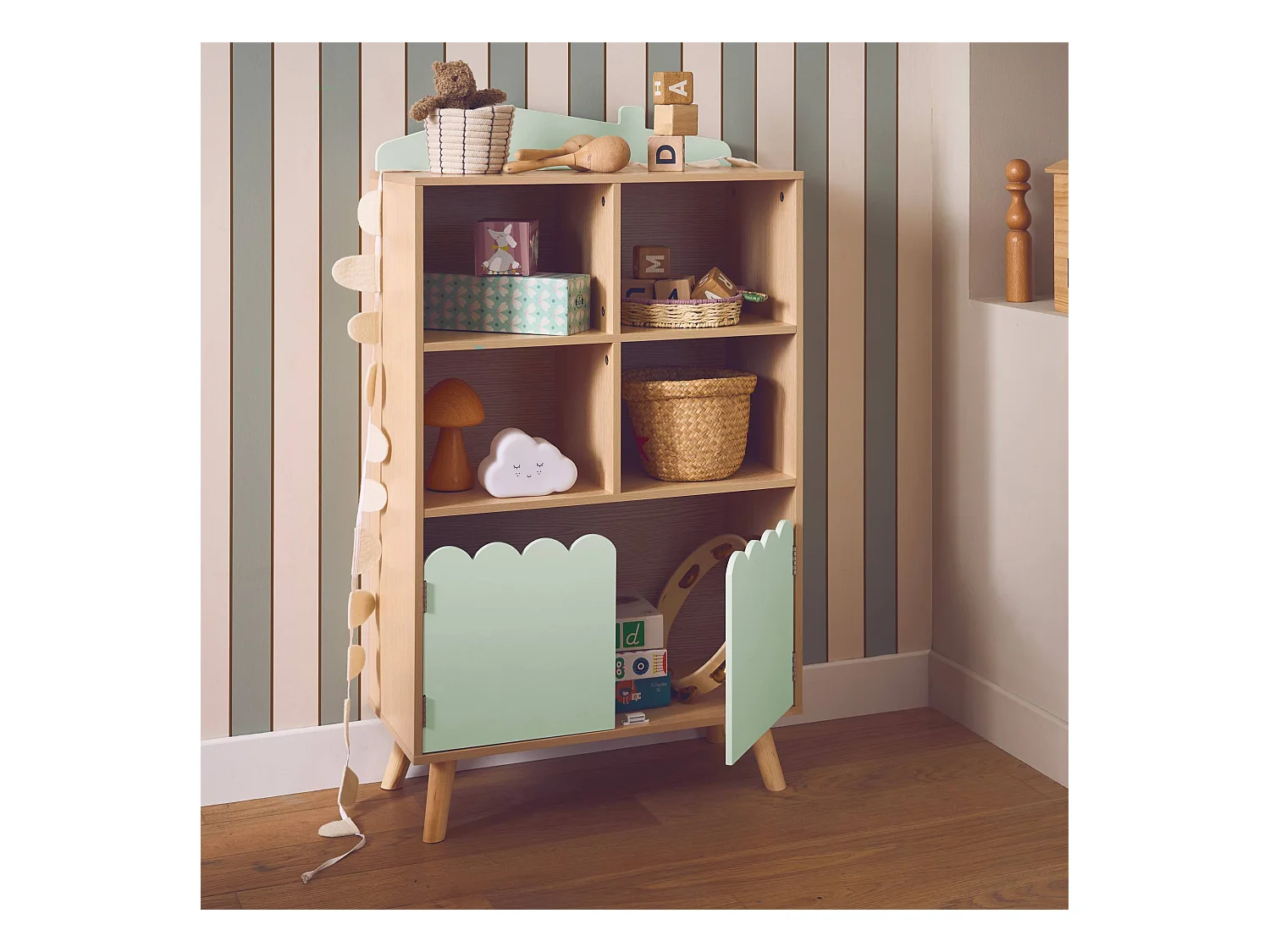 Biblioteca infantil madera de pino 2 puertas 4 estantes verde