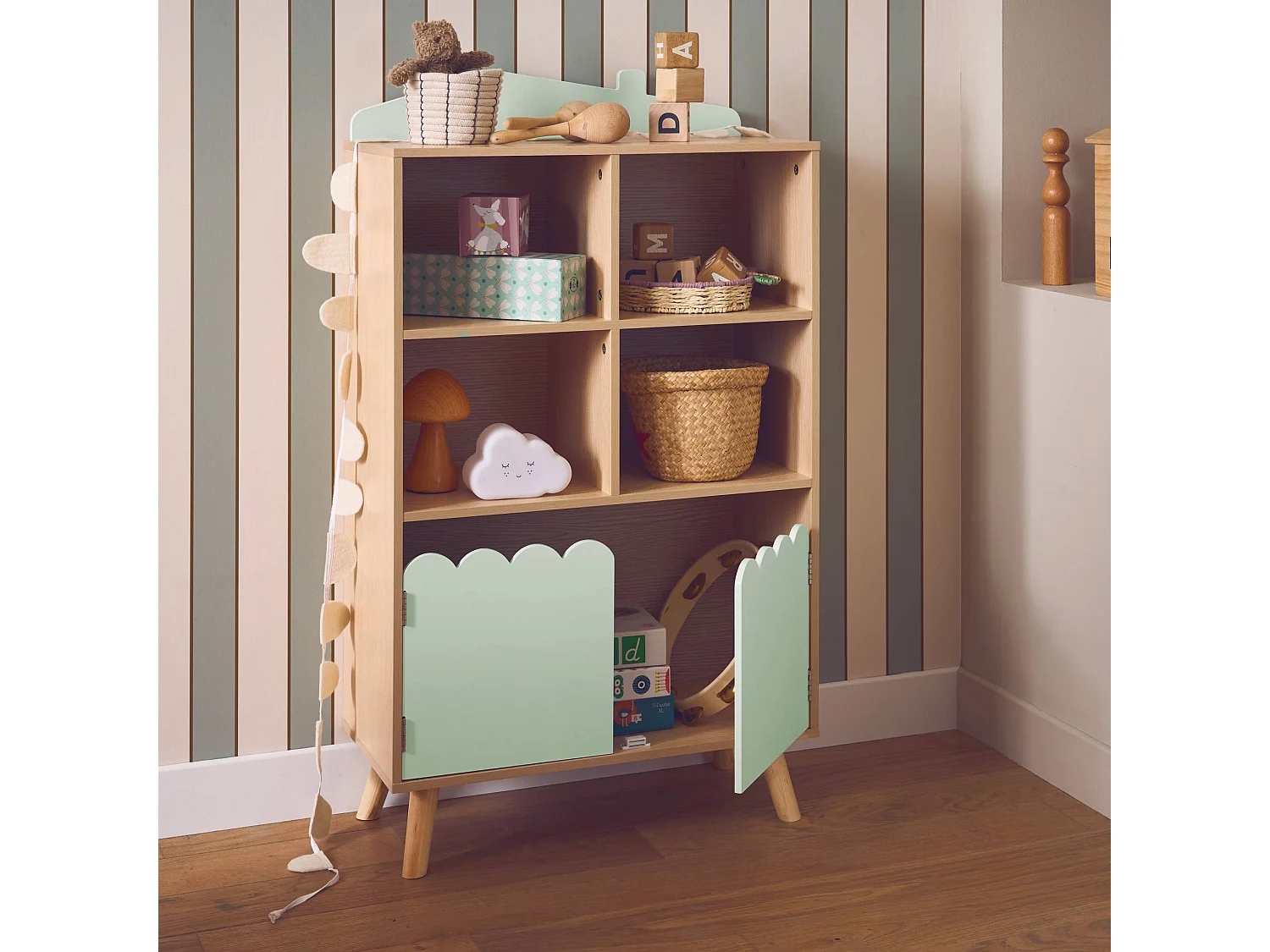 Bibliothèque enfant verte 2 portes et 4 étagères