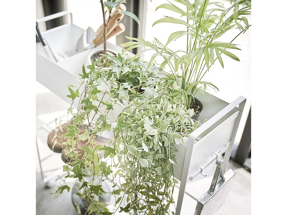 Etagère à chaussures en métal avec roulettes Tower