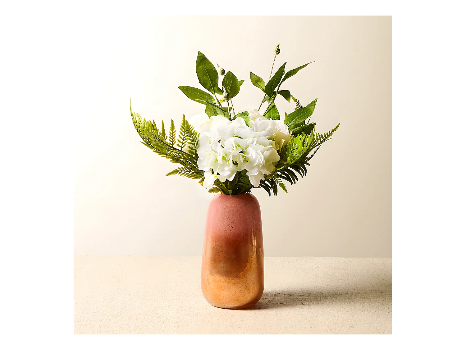 Bouquet D'Hydrangeas, Clématites et Fougères - Blanc / 25 cm
