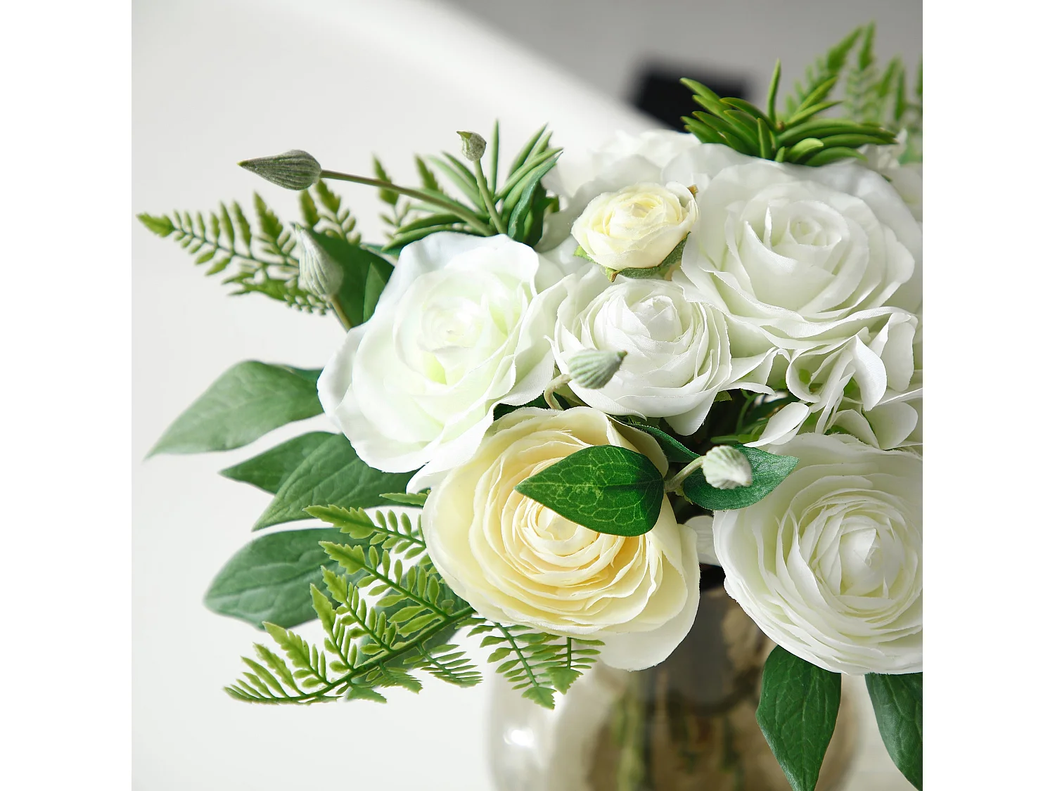 Bouquet D'Hydrangeas, Clématites et Fougères - Blanc / 25 cm
