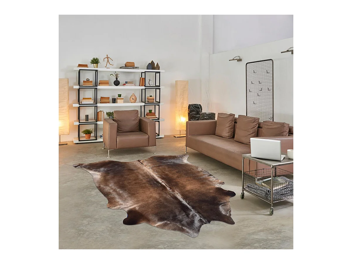 Tapis peau de vache 160x180 kilm fait à la main marron