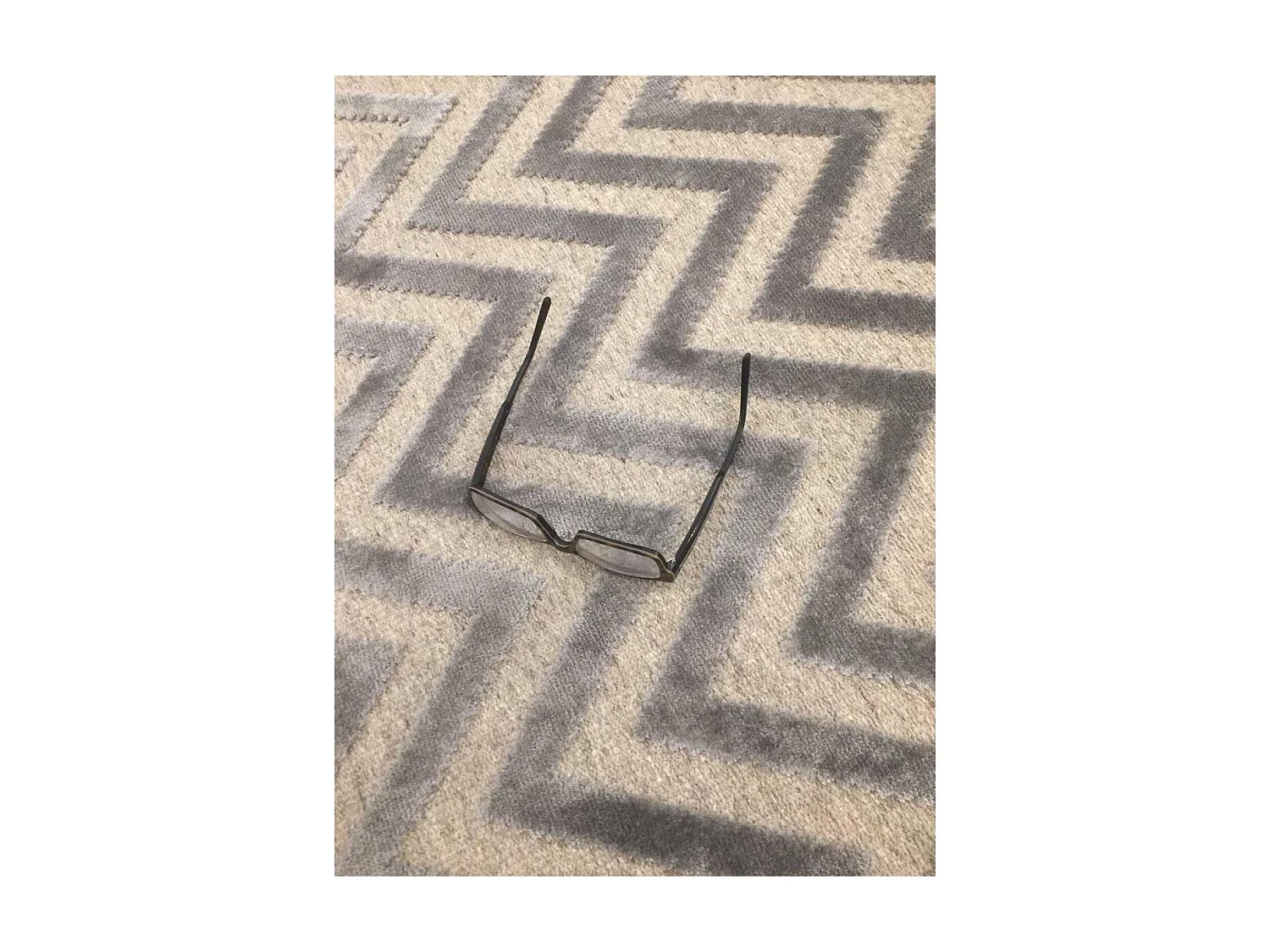 tapis salon 160x230 tissé en viscose gris rectangle motif géométrique CHEVROL