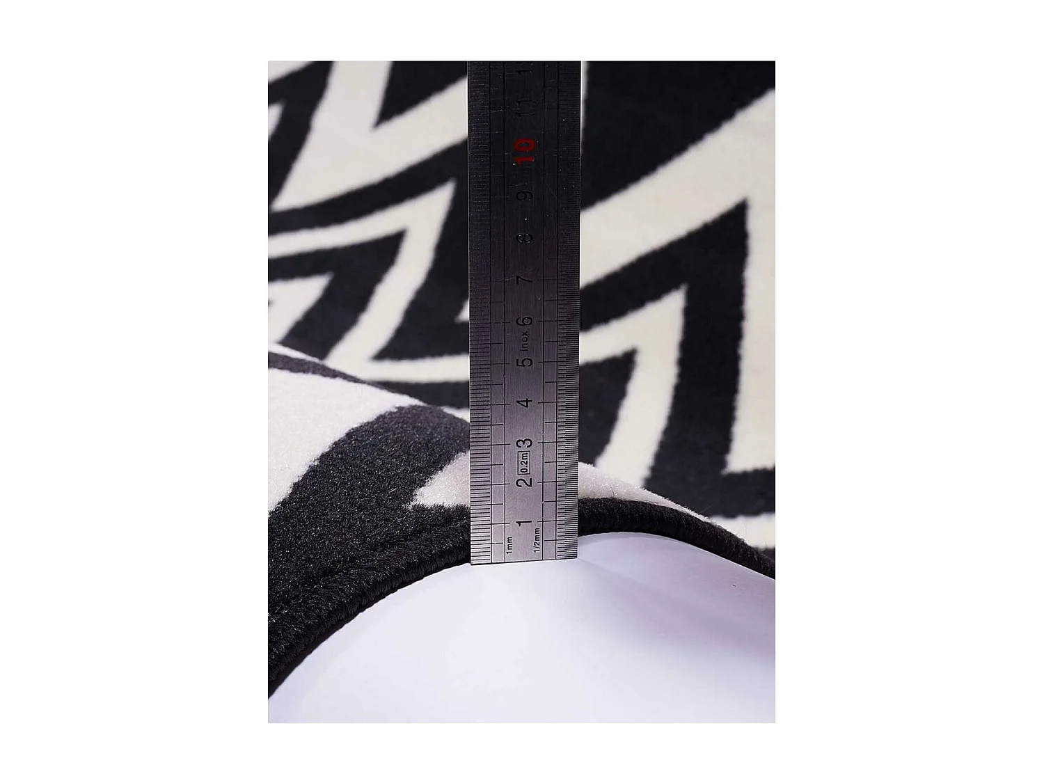 tapis salon 160x225 tissé noir rectangle motif géométrique LYN1 VAGUES