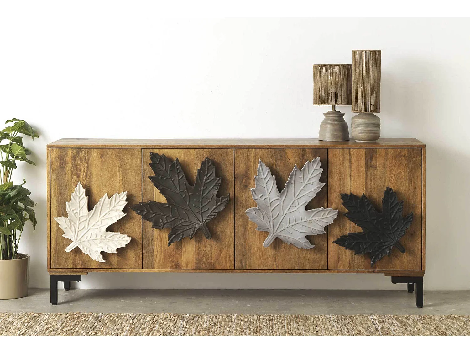 Sideboard aus massivem braunem Mangoholz