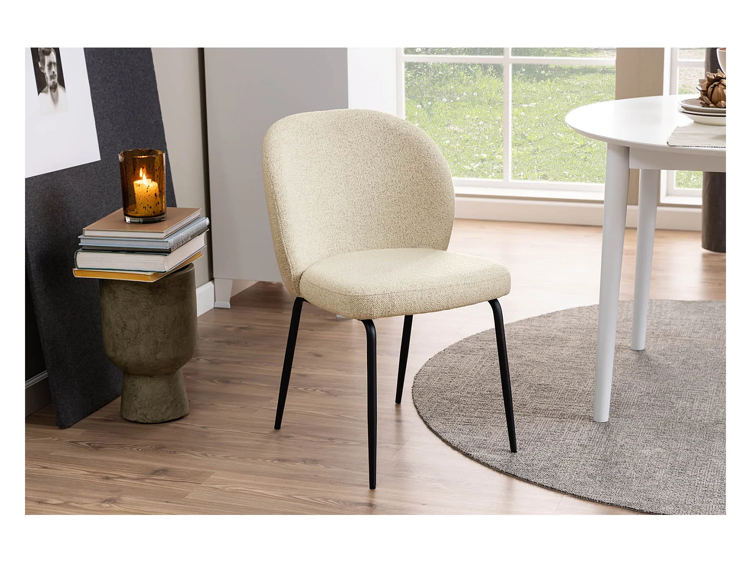 Patricia chaise de salle à manger beige.