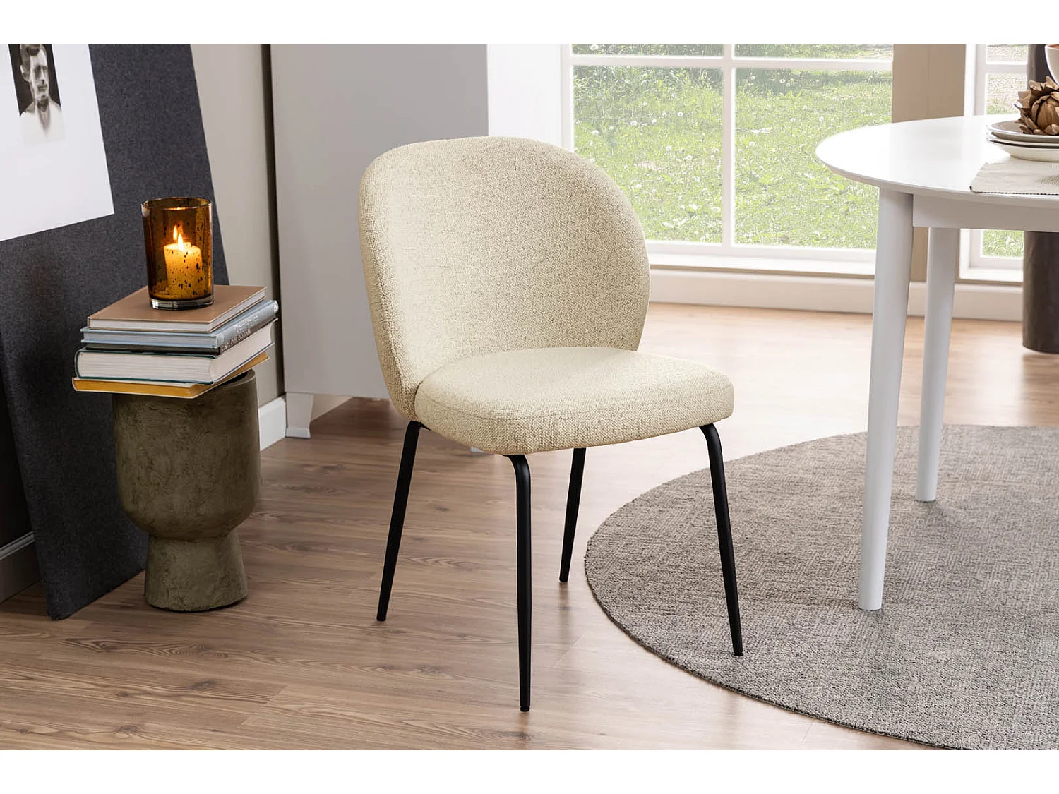 Patricia chaise de salle à manger beige.