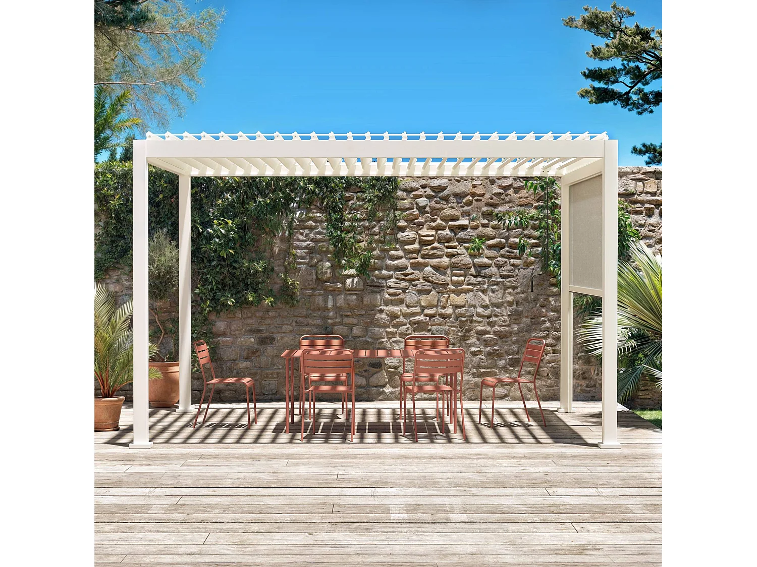 Pergola Bioclimatique blanche – Triomphe – 300x400cm. aluminium. à lames orientables + store 300cm