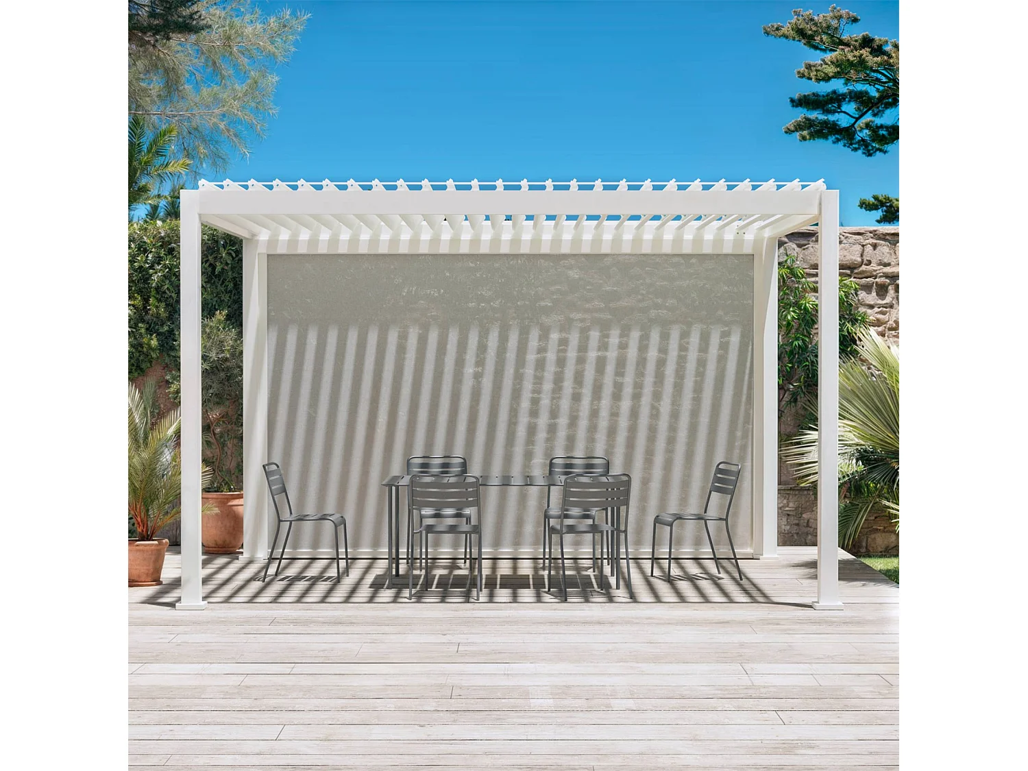 Pergola Bioclimatique blanche – Triomphe – 300x400cm. aluminium. à lames orientables + store 400cm