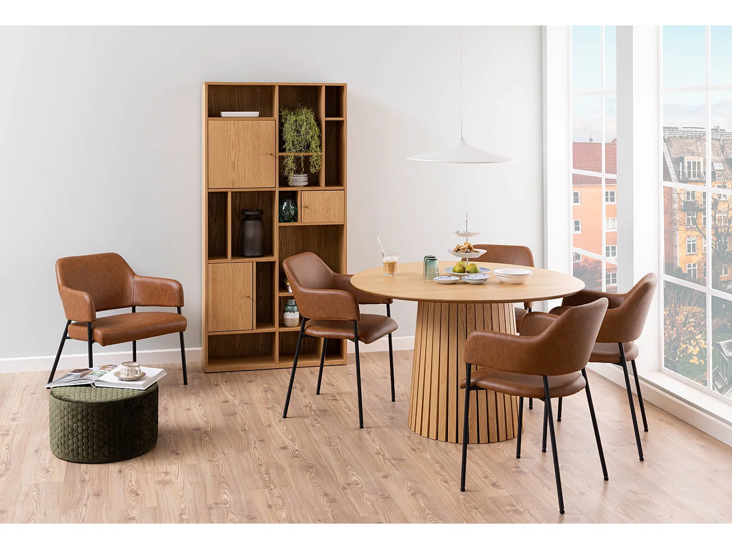 Christo table à manger Ø120 cm plaqué chêne.