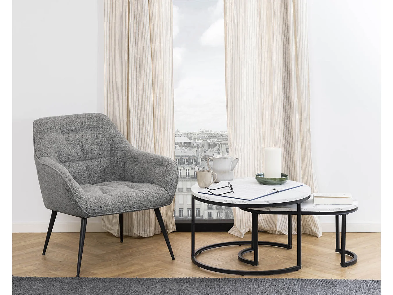 Tavolino Spiro Ø70cm, set da 2. decoro in marmo bianco.