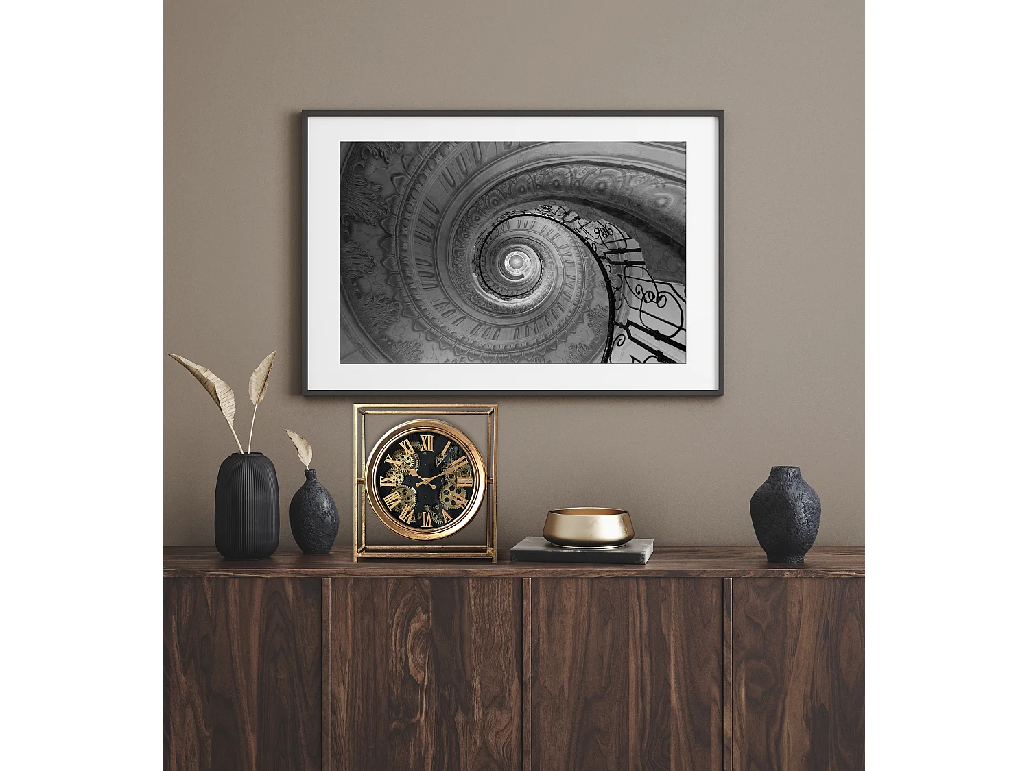 Horloge à mécanisme encadrée métal doré 38x11x42cm