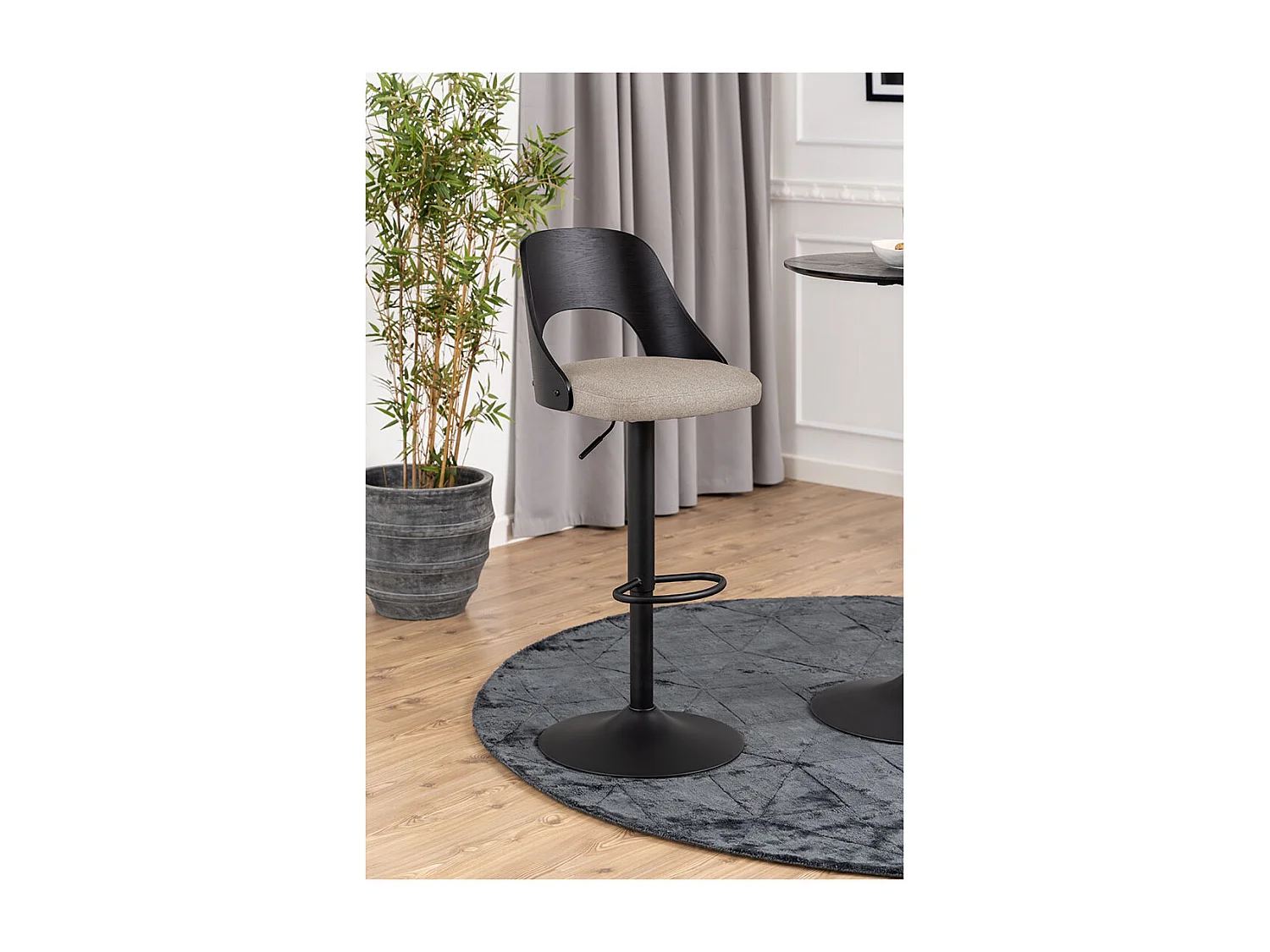 Lucy Barhocker Stoff braun.