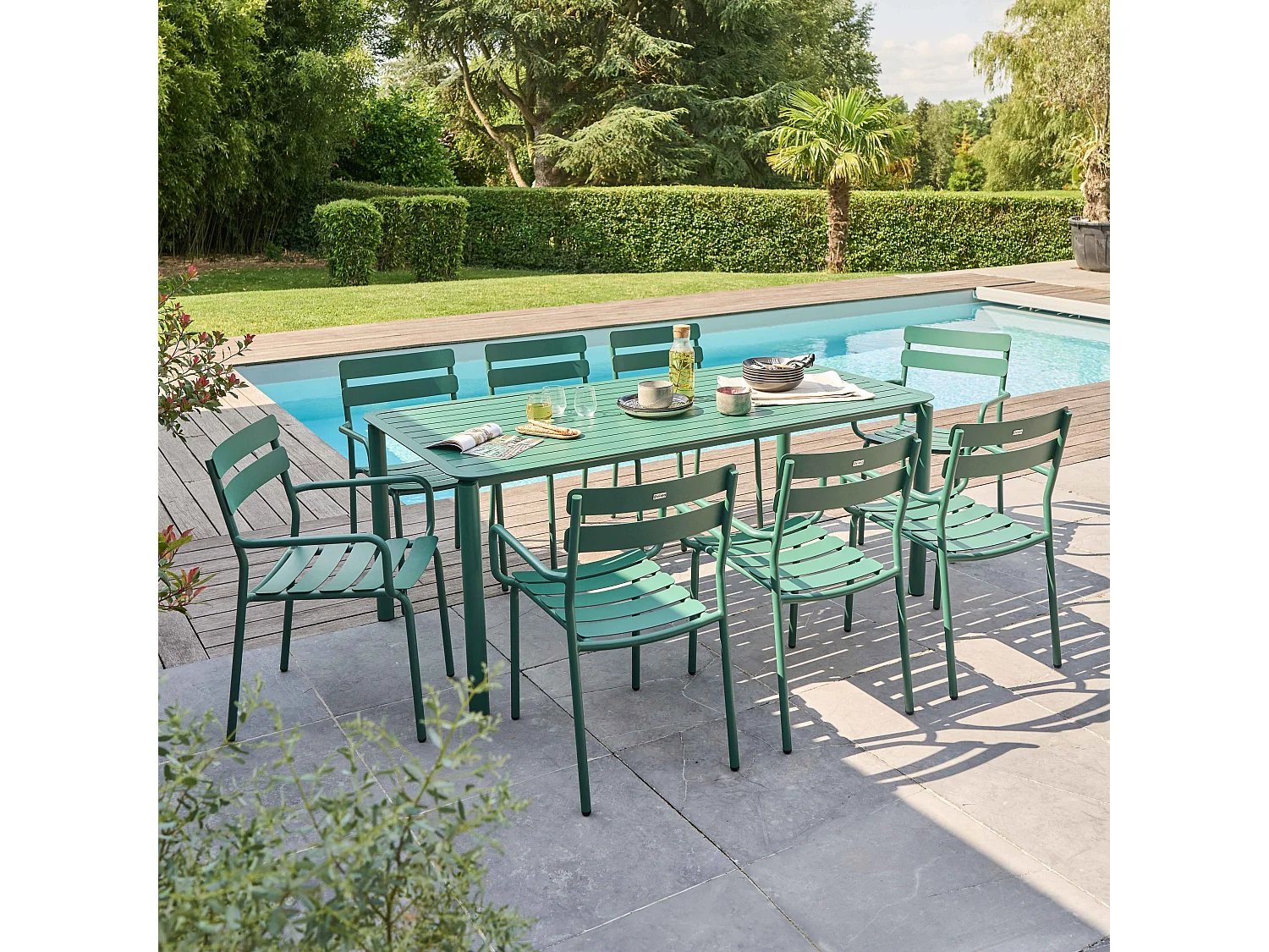Ensemble table de jardin et 8 fauteuils vert foncé
