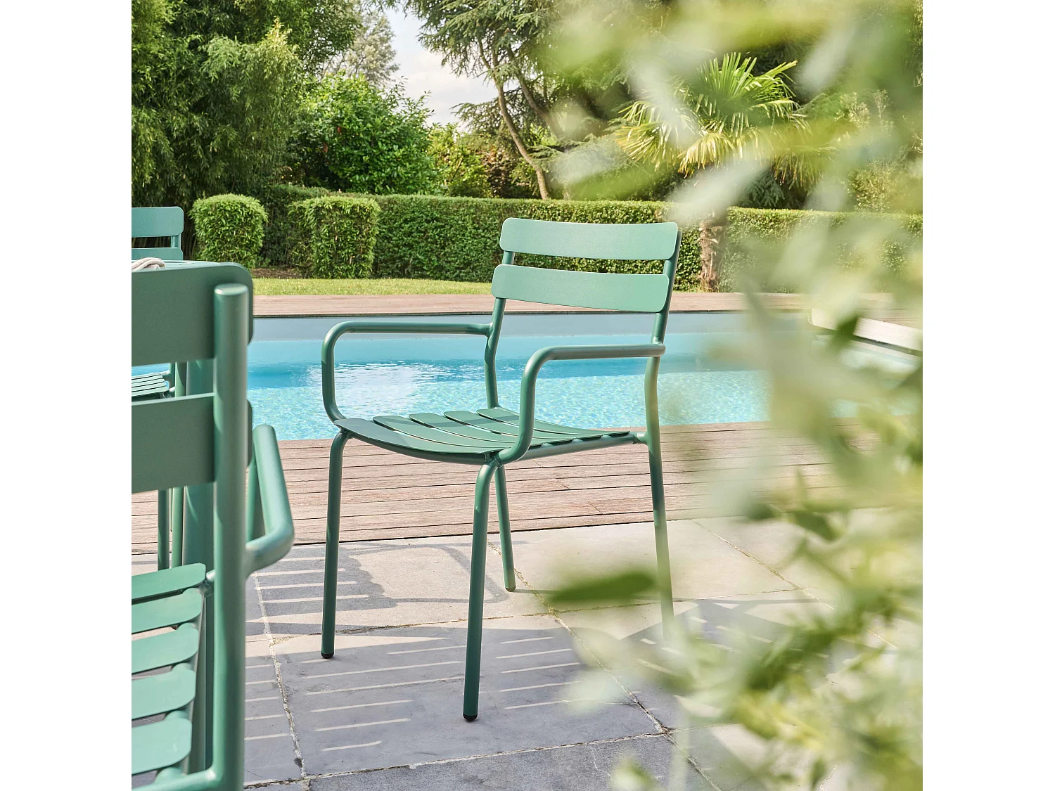 Ensemble table de jardin et 8 fauteuils vert foncé