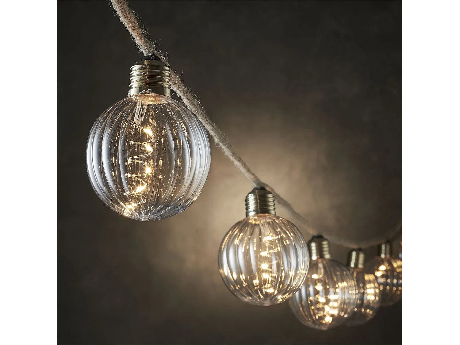 Lichterkette aus Plastik - Ø8 x 815 - Hellbraun -