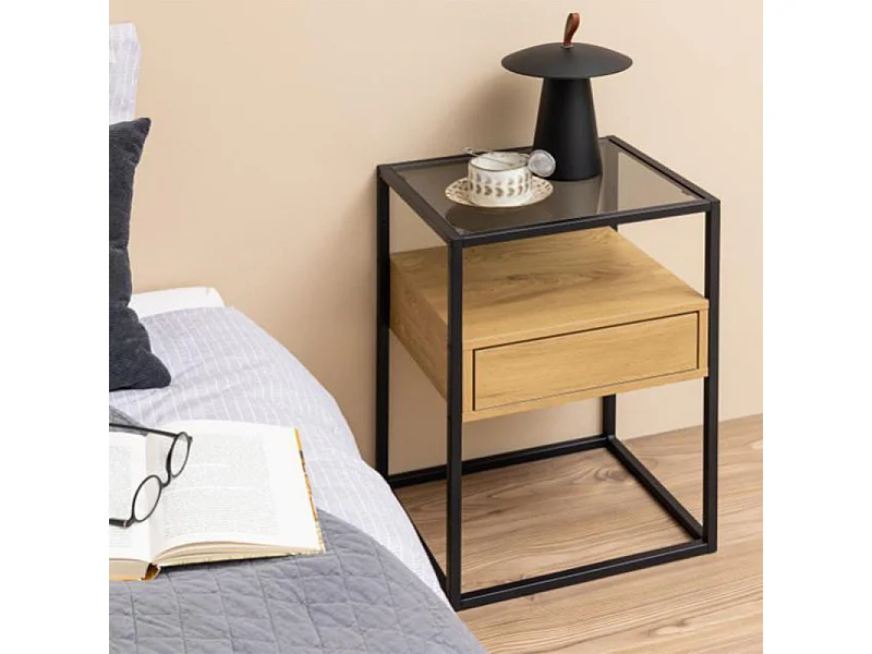 Comodino Randolf 1 ripiano, 1 cassetto, vetro color fumé, decoro in rovere selvatico.