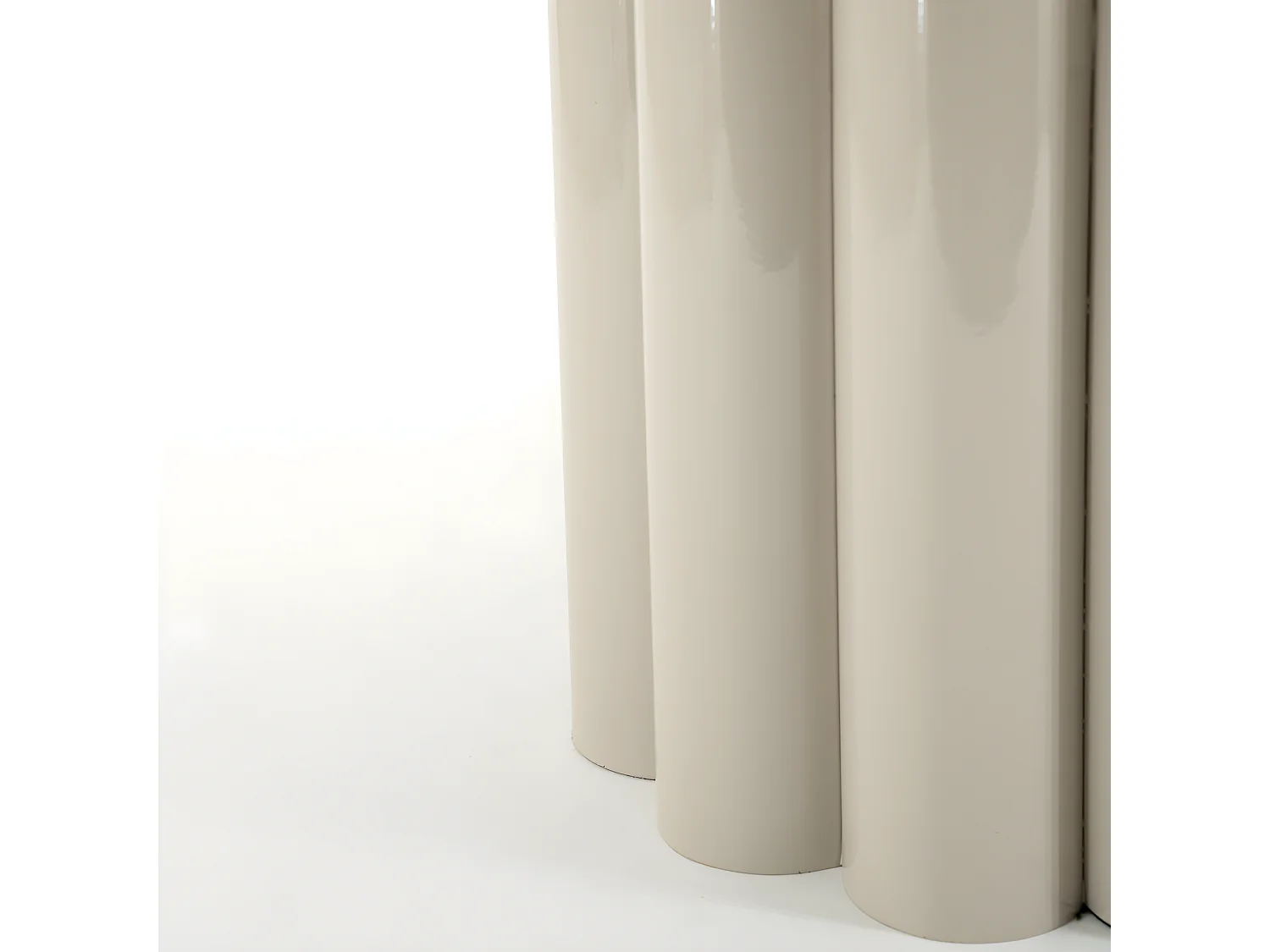 Olympa - Table basse ronde en métal ø63cm - Beige