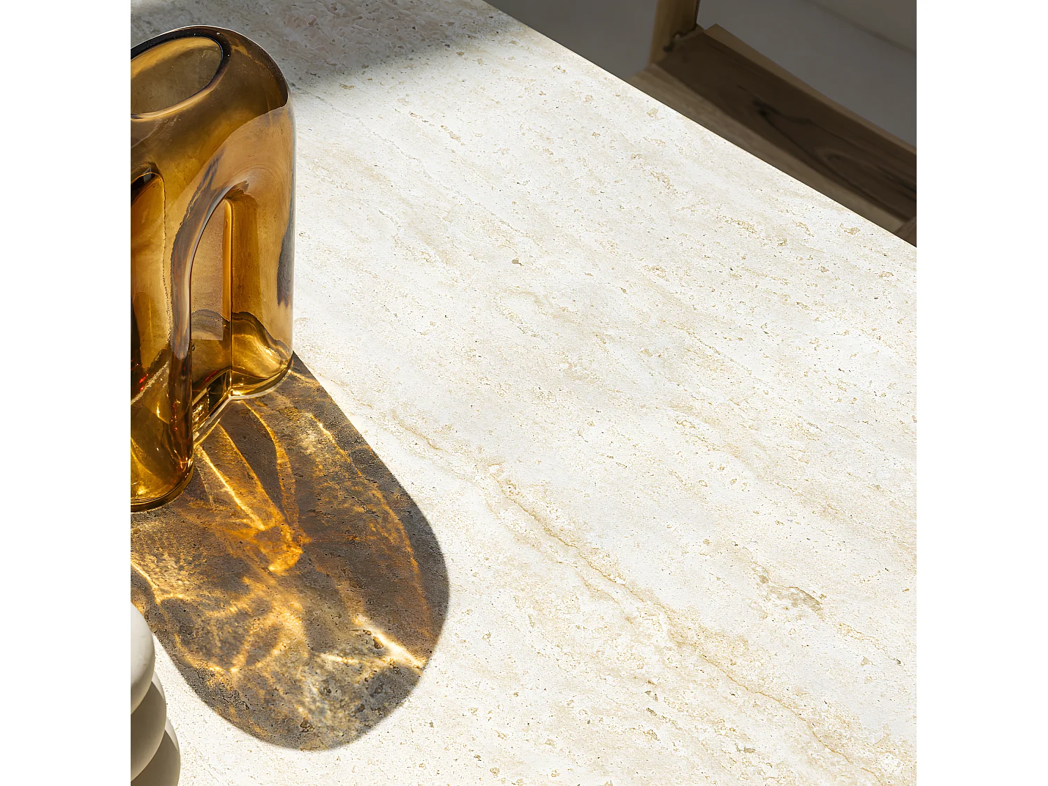 Kielce - Table à manger 8 personnes effet travertin et bois - Beige