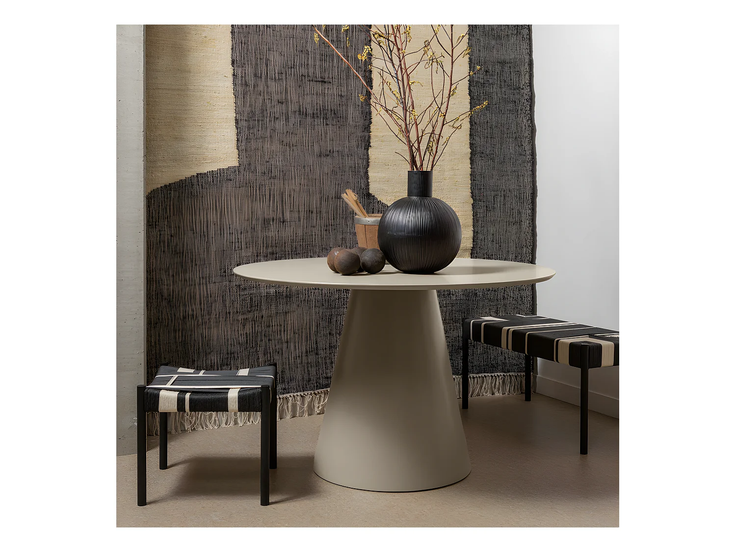 Jorre - Table à manger 4 personnes ronde en bois - Beige