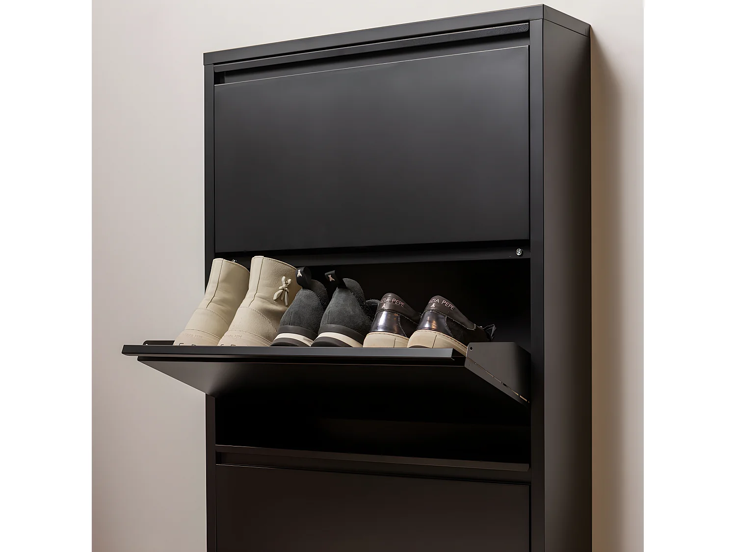 Sabine - Meuble à chaussures 3 portes en métal L66cm - Noir