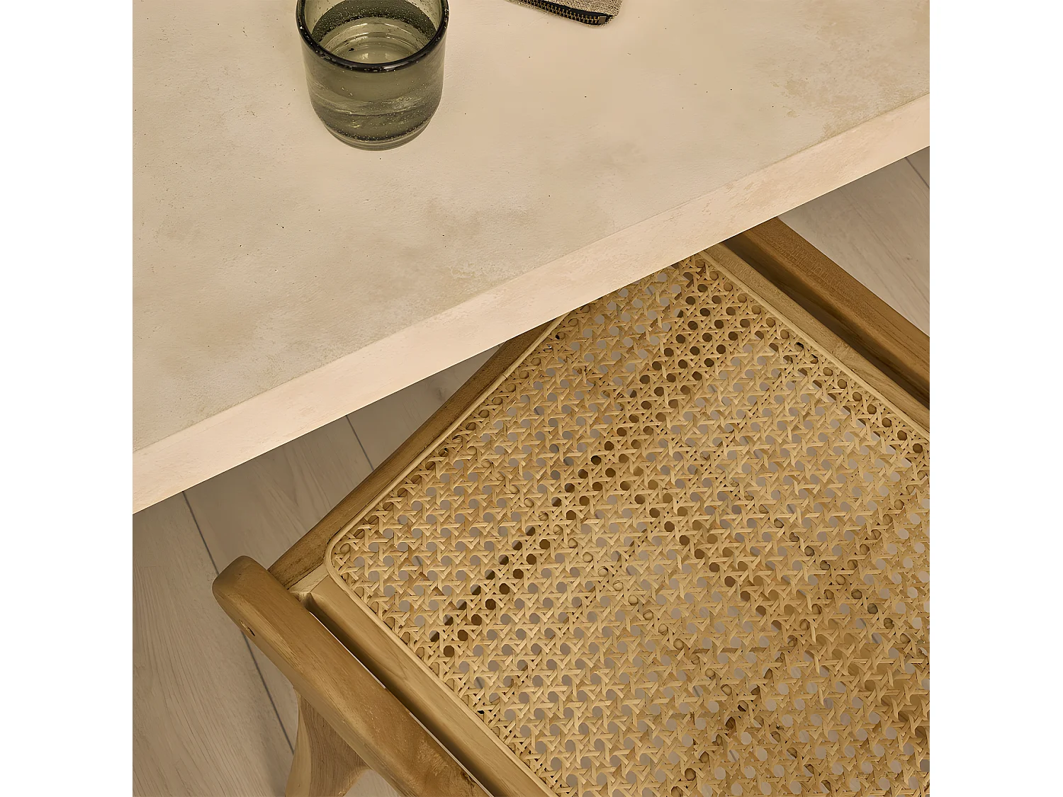 Basuki - Lot de 2 tabourets de bar en teck et cannage H65cm - Bois clair