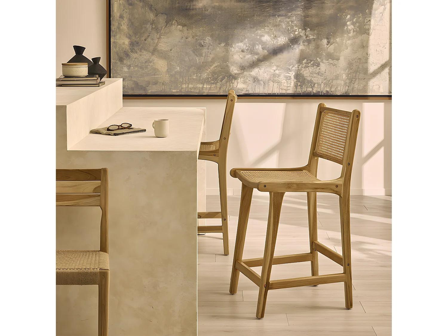 Basuki - Lot de 2 tabourets de bar en teck et cannage H65cm - Bois clair