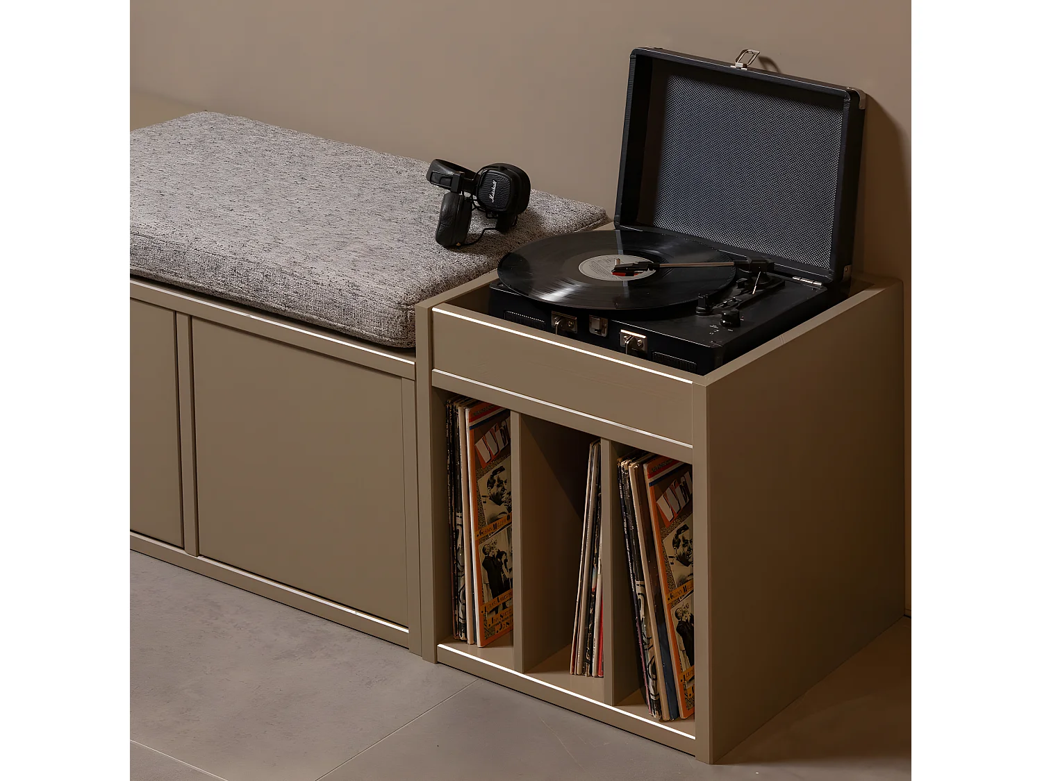 Turner - Meuble de rangement vinyles en bois - Beige