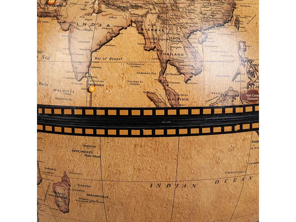 Braunes Globus-Weinregal 38x33x48h cm